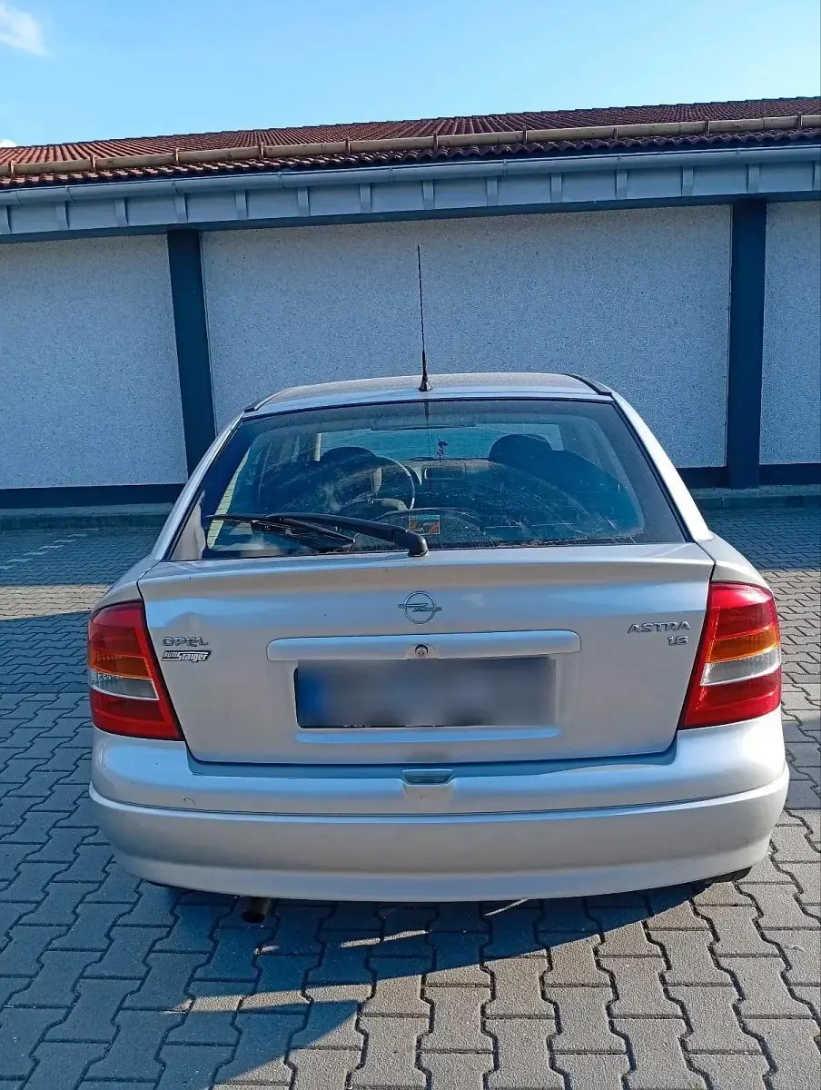 Używany Opel Astra 101 KM (74 kW) 2002 Srebrny Sedan/Limuzyna