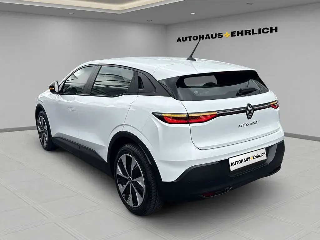 Używany Renault Megane E-Tech Evolution 55 kW (75 KM) 2022 Biały Sedan/Limuzyna