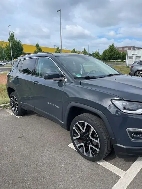 Gebraucht Jeep Compass Limited 170 PS (125 kW) 2018 Grau SUV