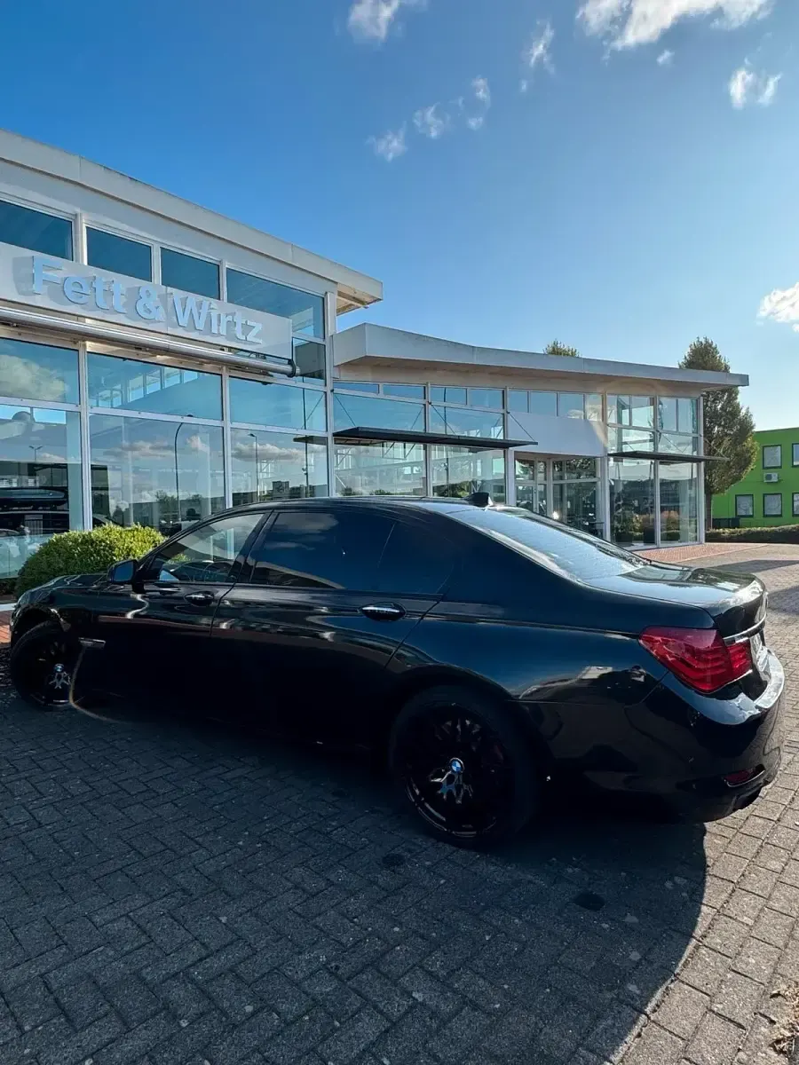 Gebraucht BMW 740L 320 PS (235 kW) 2012 Schwarz Limousine
