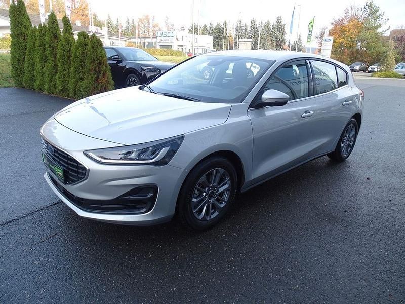 Gebraucht Ford Focus Titanium 125 PS (91 kW) 2023 Polarsilber metallic Limousine