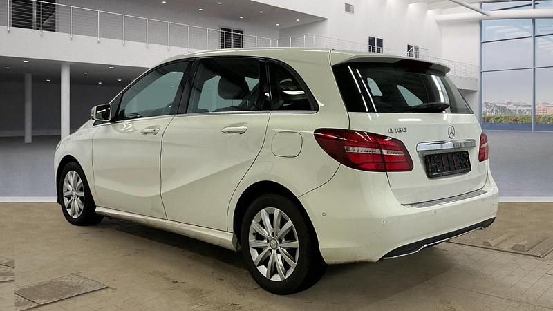 Gebraucht Mercedes B180 122 PS (89 kW) 2015 Weiß Van / Kleinbus