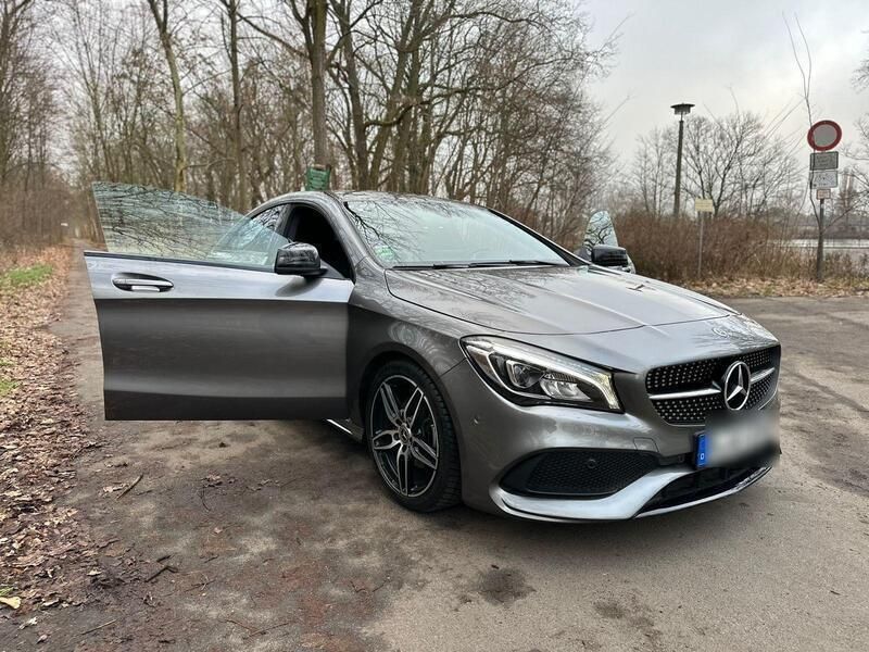 Grau Gebraucht 2019 Mercedes CLA180 AMG Limousine | 22.000 € (Superpreis) - Bild 1/4