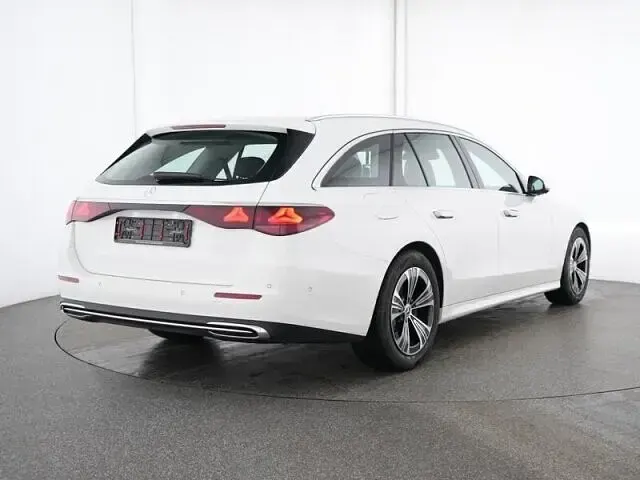 Gebraucht Mercedes E220 Avantgarde 197 PS (144 kW) 2025 Unilack polarweiß Kombi