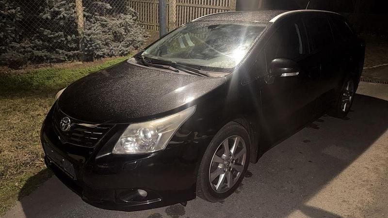 Schwarz Gebraucht 2010 Toyota Avensis Sol Kombi | 2.450 € (Superpreis) - Bild 1/4