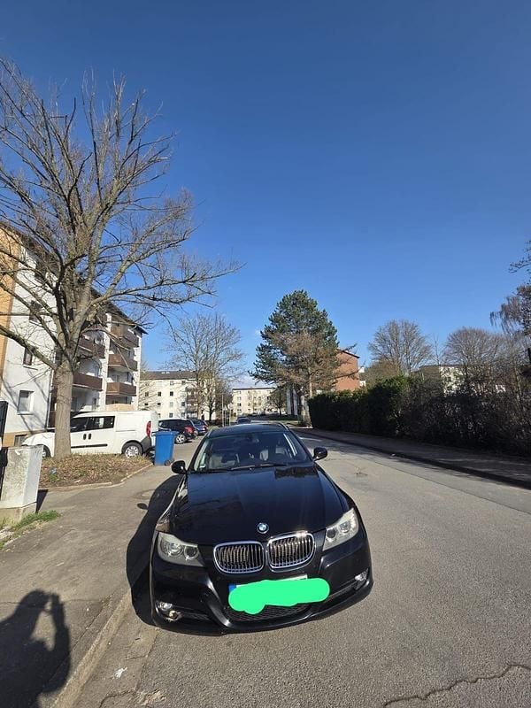 Gebraucht BMW 325 218 PS (160 kW) 2011 Schwarz Kombi