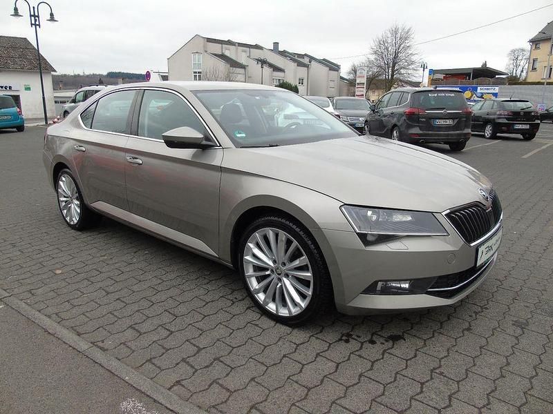 Gebraucht Skoda Superb Style 150 PS (110 kW) 2015 Beige Limousine