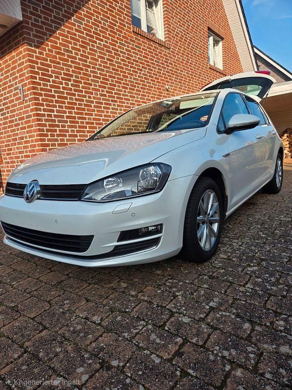 Weiß Gebraucht 2016 VW Golf VII LOUNGE Limousine | 9.999 € (Superpreis) - Bild 1/4