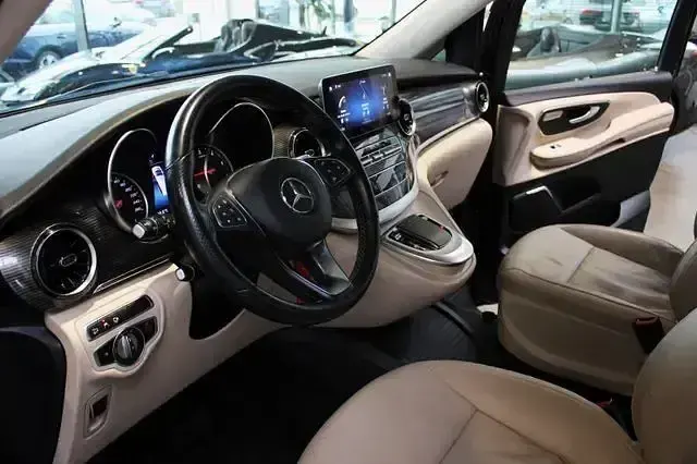 Gebraucht Mercedes V250 Avantgarde Edition 190 PS (139 kW) 2020 Graphitgrau metallic Van / Kleinbus