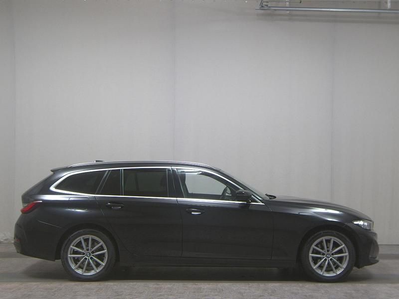 Schwarz Gebraucht 2023 BMW 318 Advantage Kombi | 23.780 € (Guter Preis) - Bild 1/4