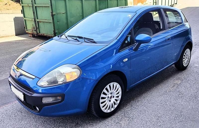 Karibikblau (494) Gebraucht 2010 Fiat Grande Punto Dynamic Kleinwagen | 2.200 € (Fairer Preis) - Bild 1/4