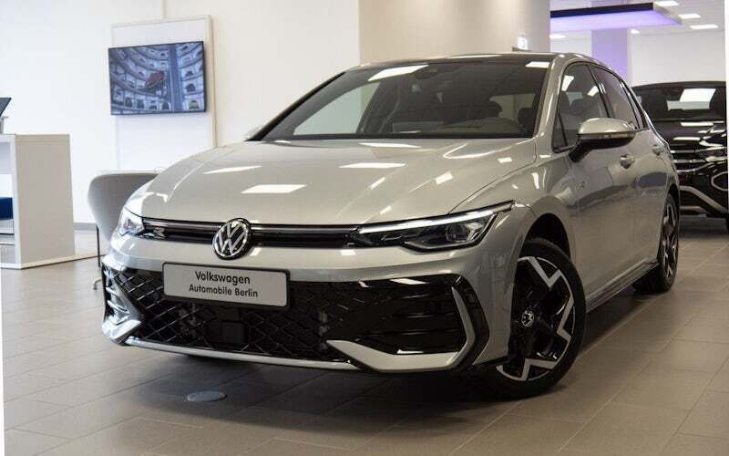 Silber Neu 2025 VW Golf VIII R-line Limousine | 45.594 € - Bild 1/4