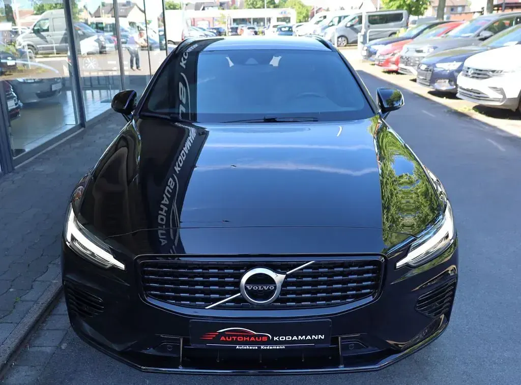 Gebraucht Volvo V60 R-Design 341 PS (250 kW) 2020 Onyx black / metallic Kombi