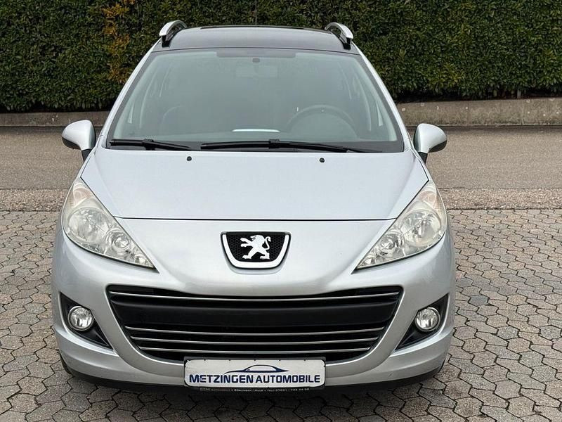 Gebraucht Peugeot 207 Family 95 PS (69 kW) 2011 Silber Kombi