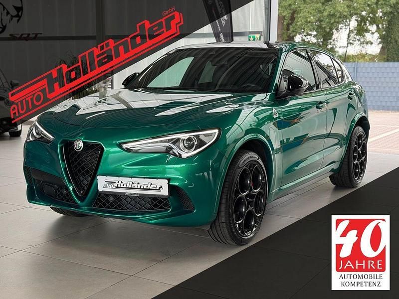 Grün Gebraucht 2022 Alfa Romeo Stelvio Quadrifoglio SUV | 58.740 € (Teuer) - Bild 1/4