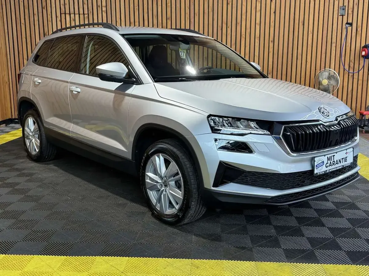 Gebraucht Skoda Karoq Selection 150 PS (110 kW) 2024 Brilliantsilber SUV