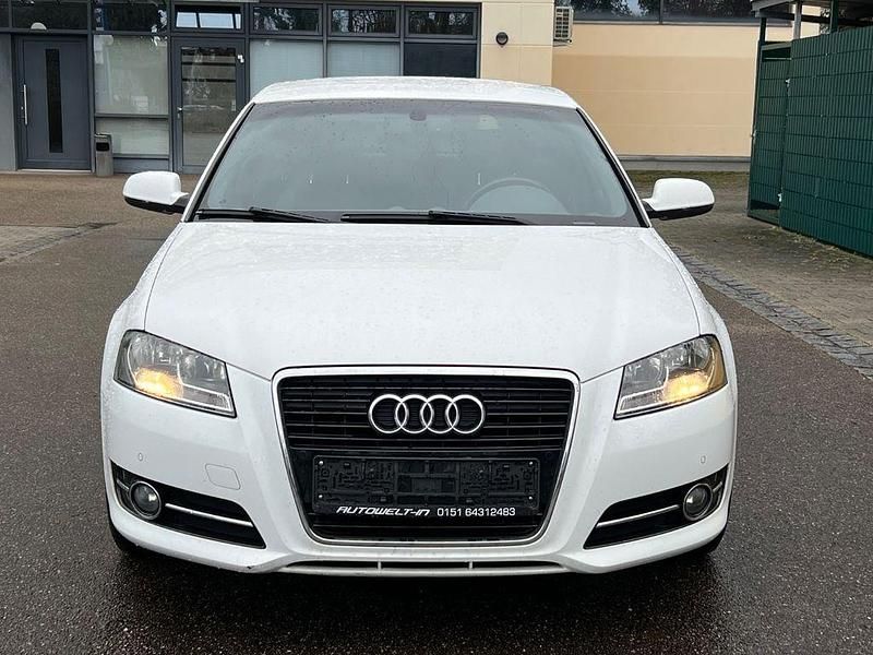 Gebraucht Audi A3 Ambiente 105 PS (77 kW) 2010 Weiß Limousine