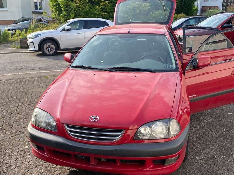 Rot Gebraucht 1998 Toyota Avensis Terra Limousine | 2.500 € (Fairer Preis) - Bild 1/4