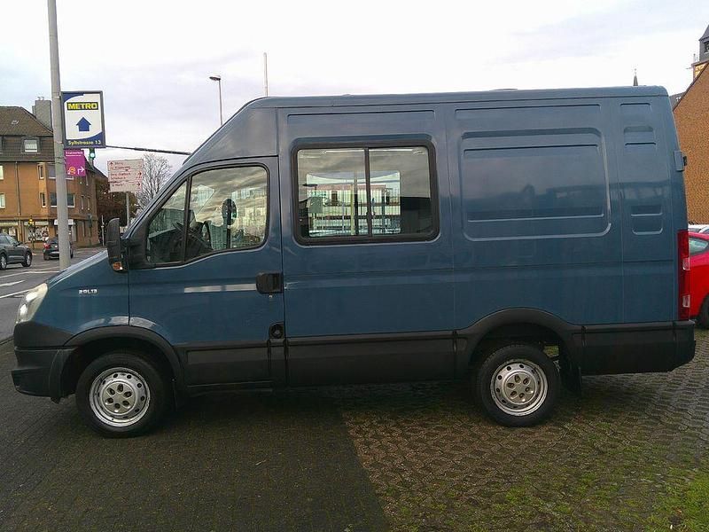Gebraucht Iveco Daily 126 PS (92 kW) 2013 Blau Van / Kleinbus