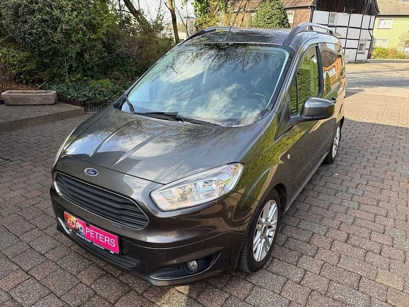 Gebraucht Ford Tourneo Courier Titanium 101 PS (74 kW) 2016 Grau Van / Kleinbus