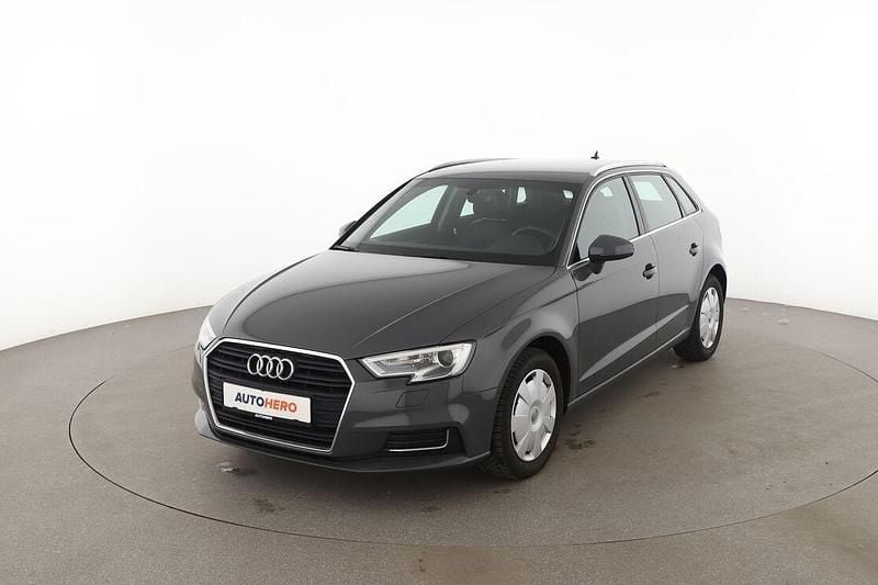 Grau Gebraucht 2019 Audi A3 Design Limousine | 17.390 € (Guter Preis) - Bild 1/3