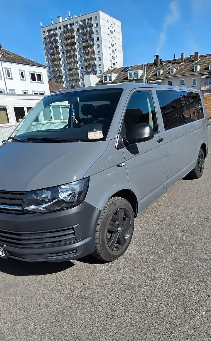 Gebraucht VW Multivan 150 PS (110 kW) 2017 Grau Van / Kleinbus