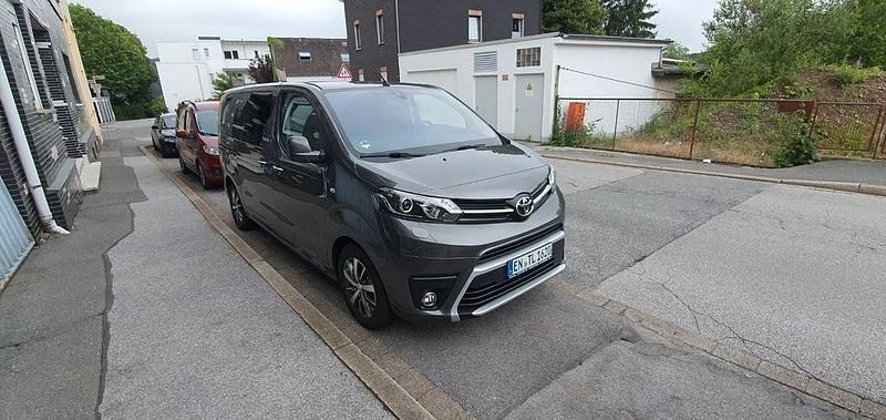 Gebraucht Toyota Proace Executive 177 PS (130 kW) 2021 Grau Van / Kleinbus