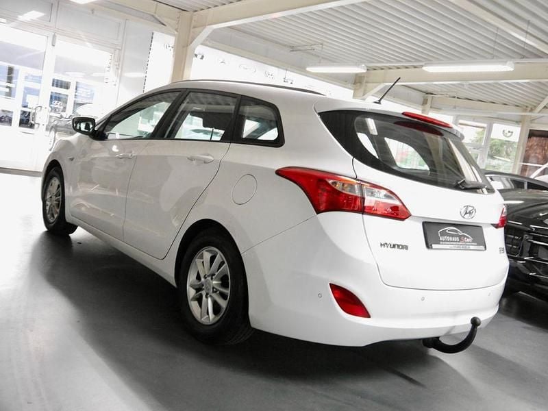 Gebraucht Hyundai i30 Trend 135 PS (99 kW) 2016 Weiß Kombi