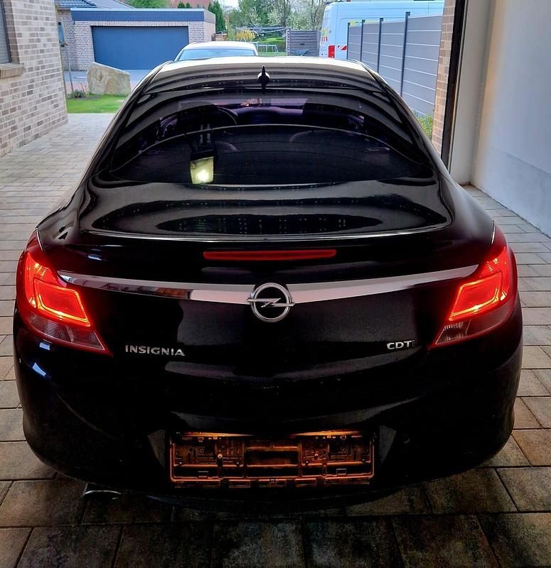 Schwarz Gebraucht 2010 Opel Insignia Limousine | 2.500 € (Superpreis) - Bild 1/4