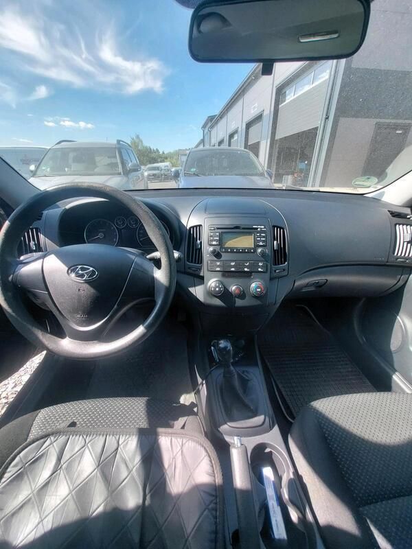 Grau Gebraucht 2009 Hyundai i30 Limousine | 900 € (Guter Preis) - Bild 1/4