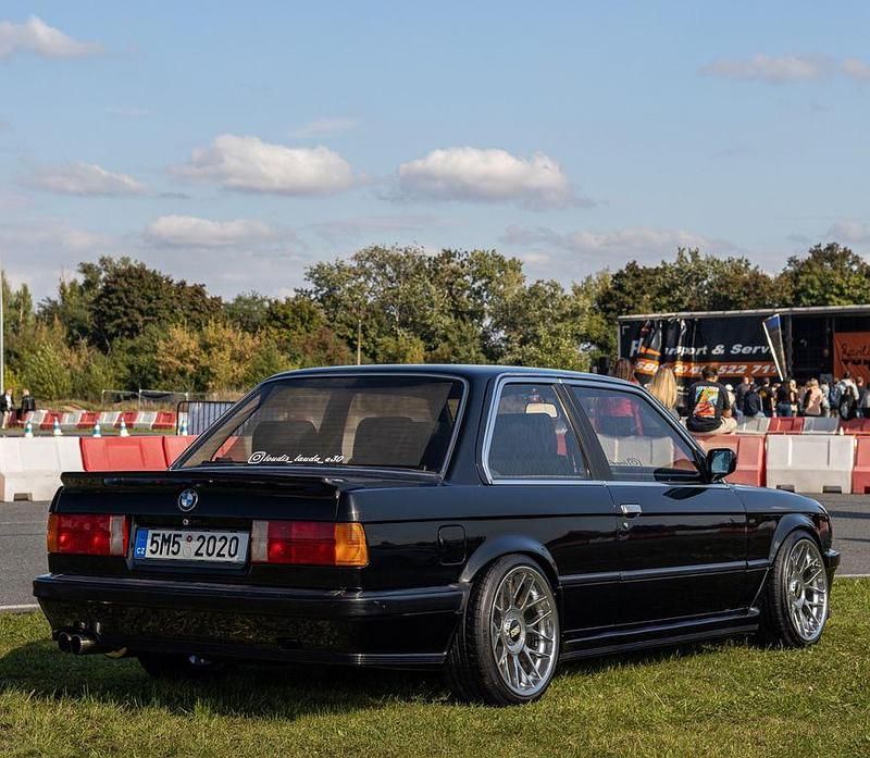Gebraucht BMW 325 507 PS (372 kW) 1984 Schwarz