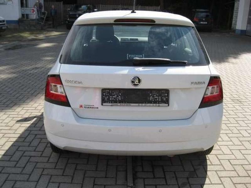 Gebraucht Skoda Fabia Cool Edition 60 PS (44 kW) 2016 Moonweiss metallic Kleinwagen