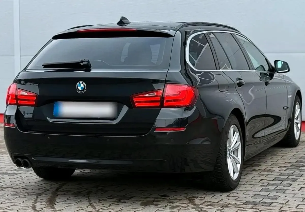 Gebraucht BMW 520 198 PS (145 kW) 2011 Schwarz Kombi