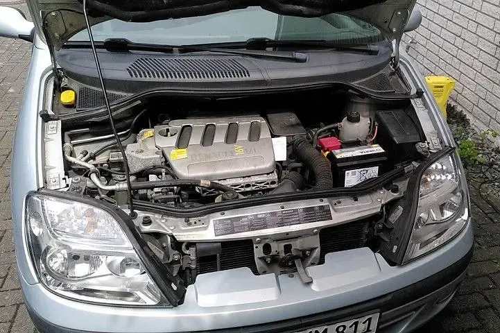 Używany Renault Scénic 107 KM (78 kW) 2001 Szary Minivan