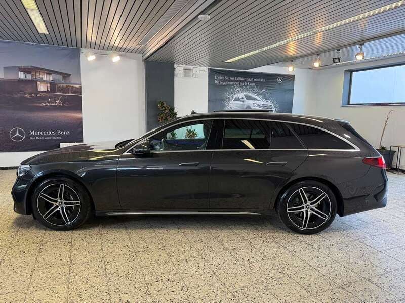 Grafitgrau metallic Gebraucht 2024 Mercedes E220 AMG line Kombi | 54.595 € (Fairer Preis) - Bild 1/4