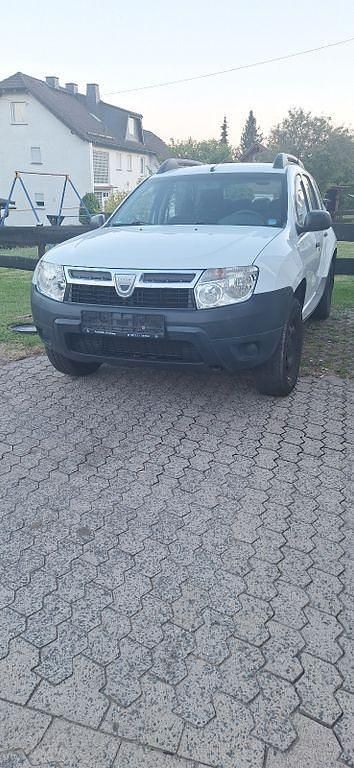 Weiß Gebraucht 2011 Dacia Duster Ambiance SUV | 3.499 € (Fairer Preis) - Bild 1/4