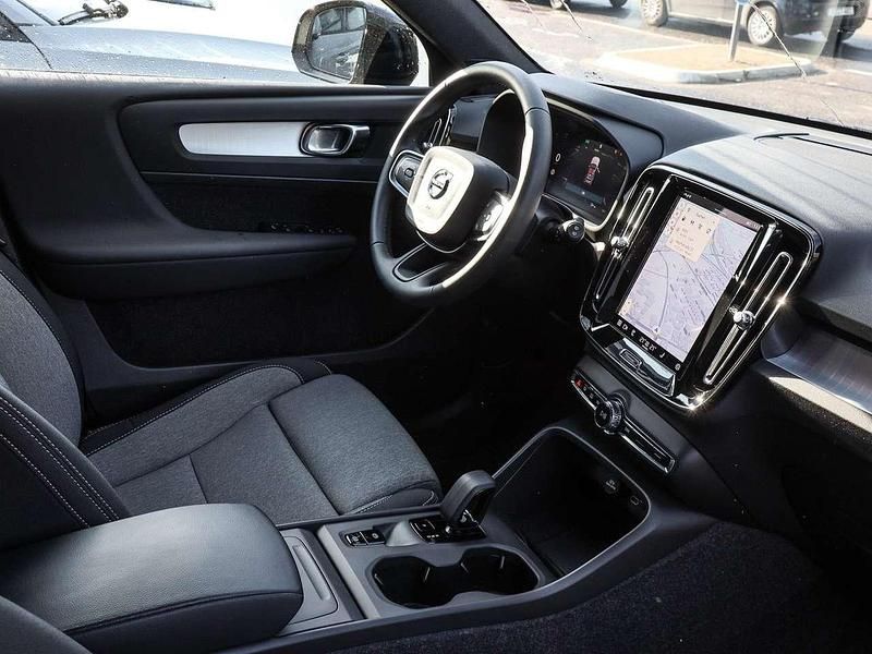 Gebraucht Volvo XC40 Core 163 PS (119 kW) 2024 Onyx black / metallic (metallic) SUV
