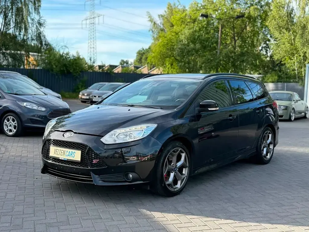 Gebraucht Ford Focus ST 250 PS (183 kW) 2012 Schwarz Limousine