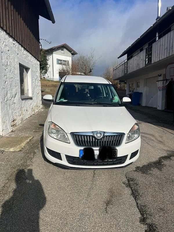 Weiß Gebraucht 2014 Skoda Roomster Kombi | 5.900 € (Etwas zu teuer) - Bild 1/4