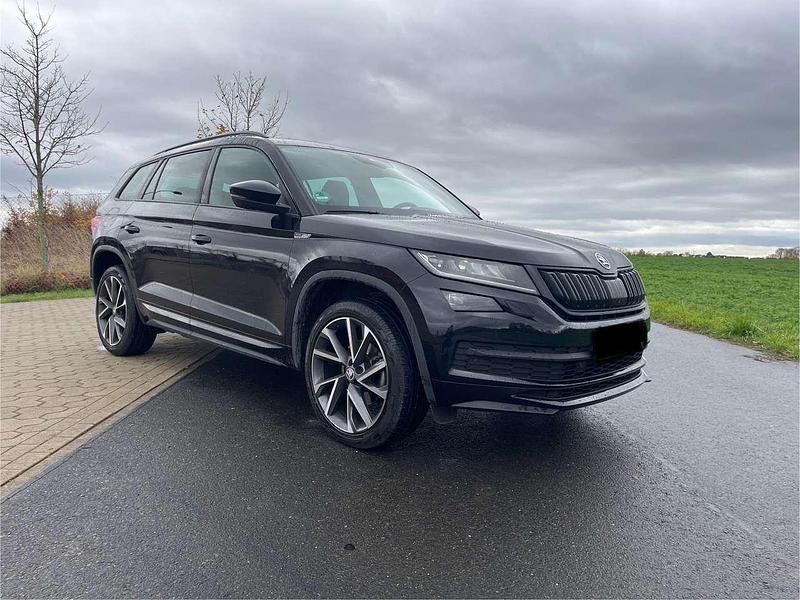 Schwarz Gebraucht 2020 Skoda Kodiaq SportLine SUV | 27.900 € (Fairer Preis) - Bild 1/4