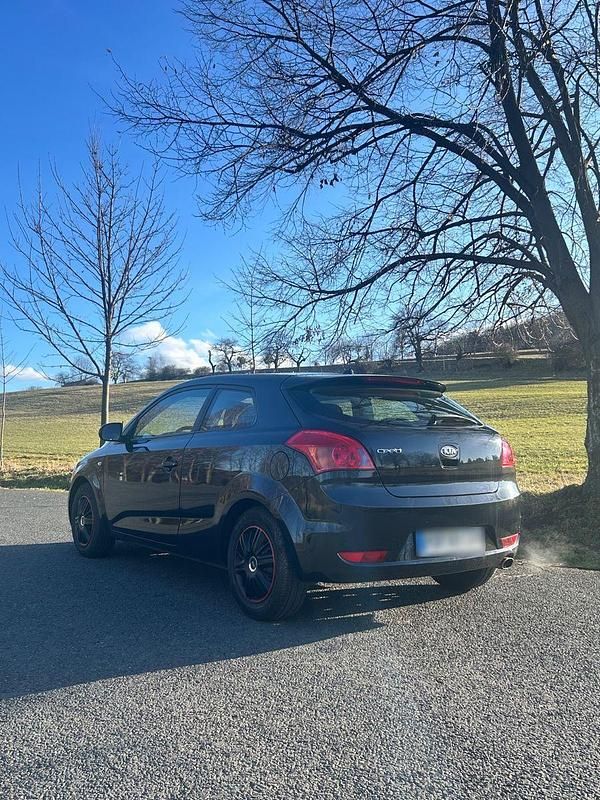 Second-hand Kia ProCeed 125 CP (91 kW) 2011 Negru Berlinǎ