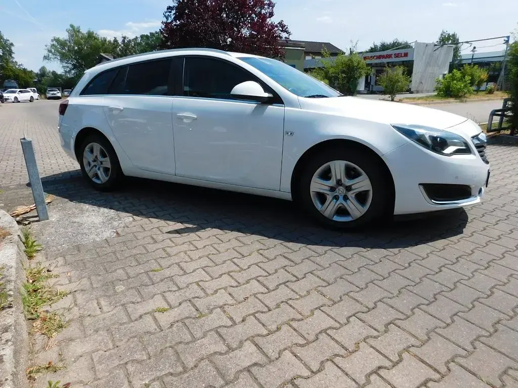 Gebraucht Opel Insignia Business Edition 140 PS (102 kW) 2015 Weiß Kombi