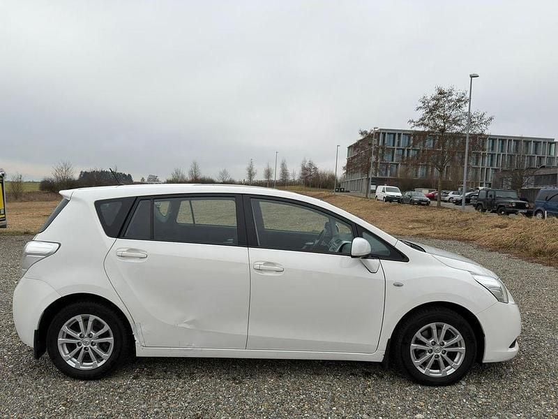 Gebraucht Toyota Verso Edition 126 PS (92 kW) 2010 Weiß Van / Kleinbus