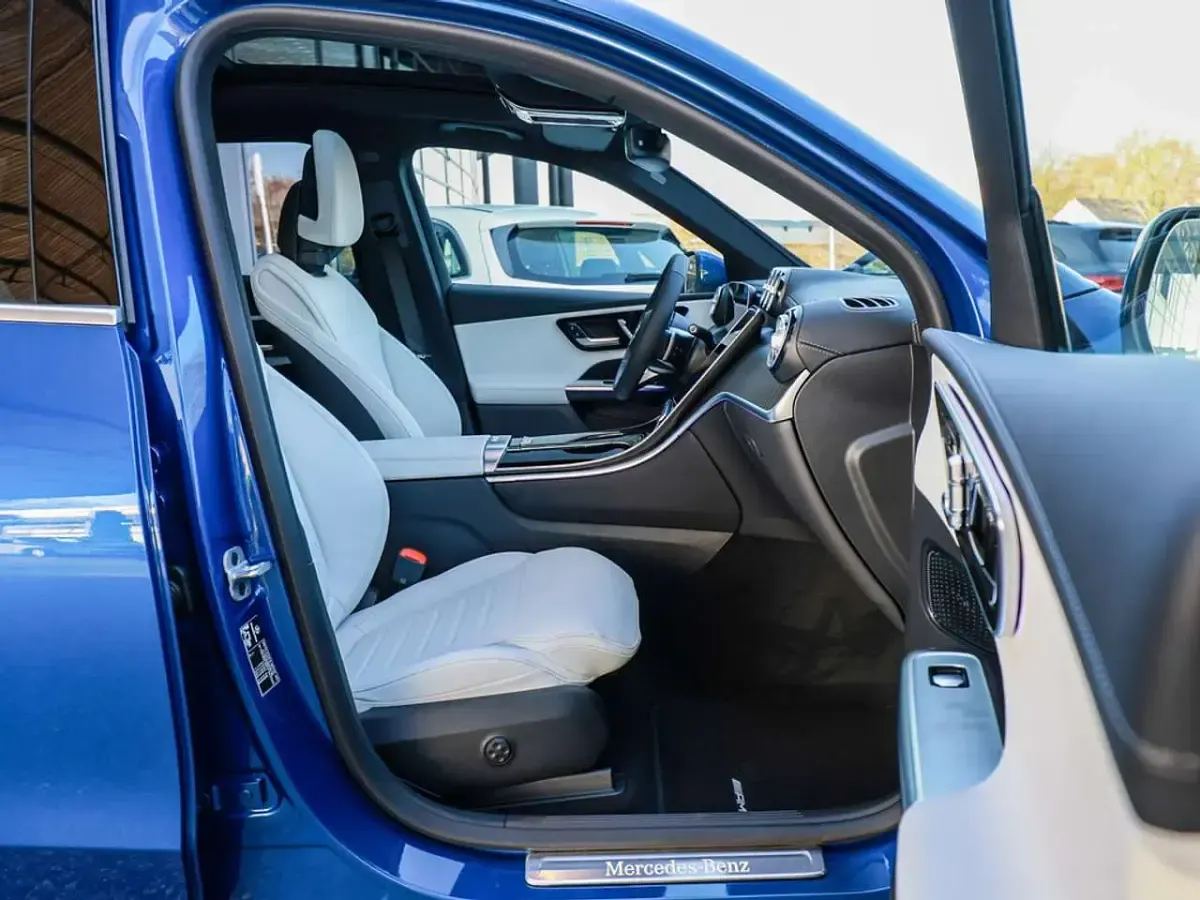 Gebraucht Mercedes GLC200 AMG line 163 PS (119 kW) 2026 Blau / spektralblau SUV