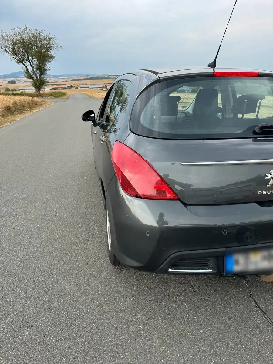 Gebraucht Peugeot 308 Style 115 PS (84 kW) 2013 Grau Limousine