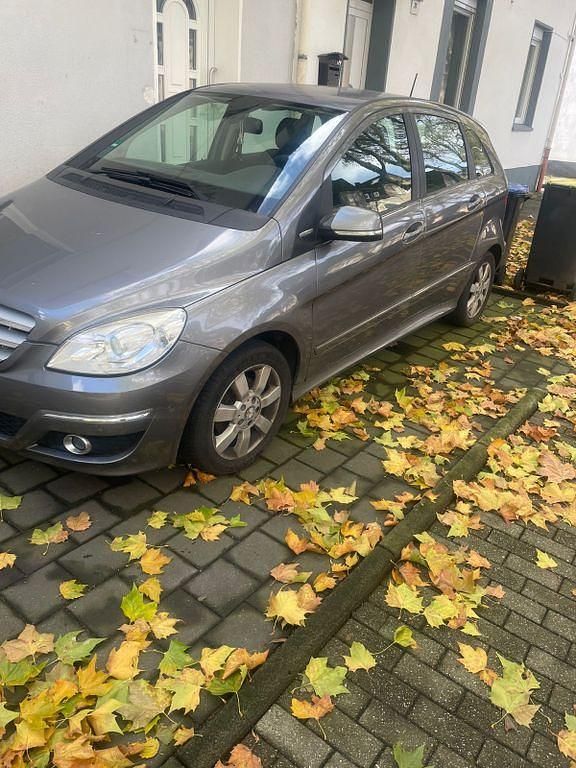 Grau Gebraucht 2009 Mercedes B170 Van / Kleinbus | 3.400 € (Guter Preis) - Bild 1/4