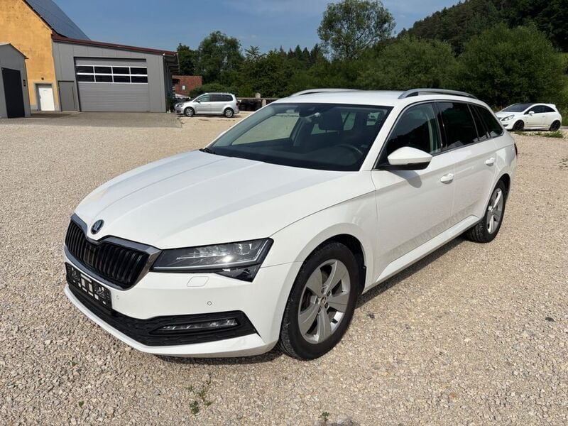 Weiß Gebraucht 2021 Skoda Superb Kombi | 13.990 € (Superpreis) - Bild 1/4