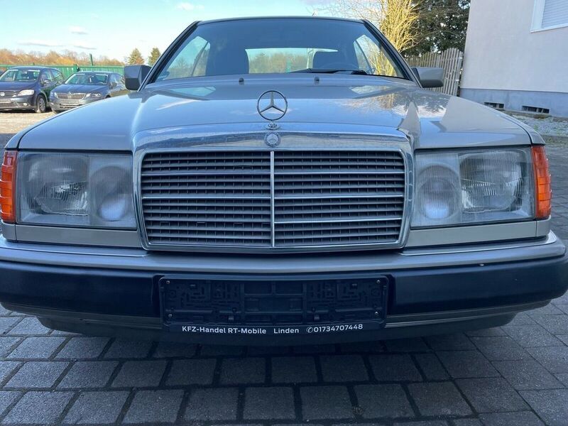 Gebraucht Mercedes E300 179 PS (131 kW) 1992 Grau Coupé