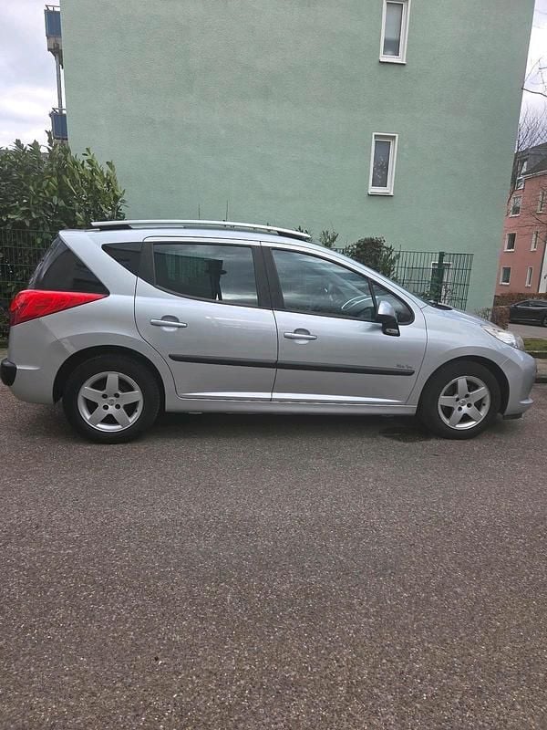 Gebraucht Peugeot 207 90 PS (66 kW) 2009 Silber Kombi