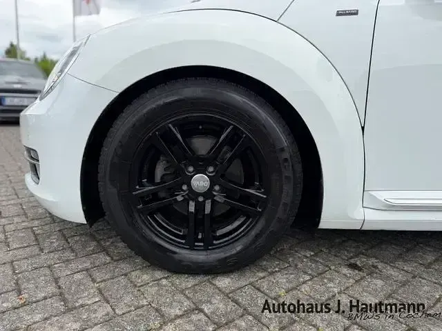 Gebraucht VW Beetle Design 105 PS (77 kW) 2016 Weiss Kleinwagen